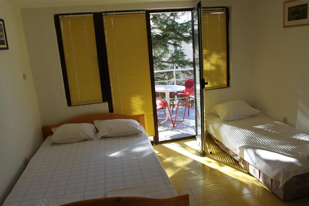 Apartments Popovic Petrovac Rum bild