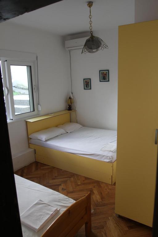 Apartments Popovic Petrovac Rum bild
